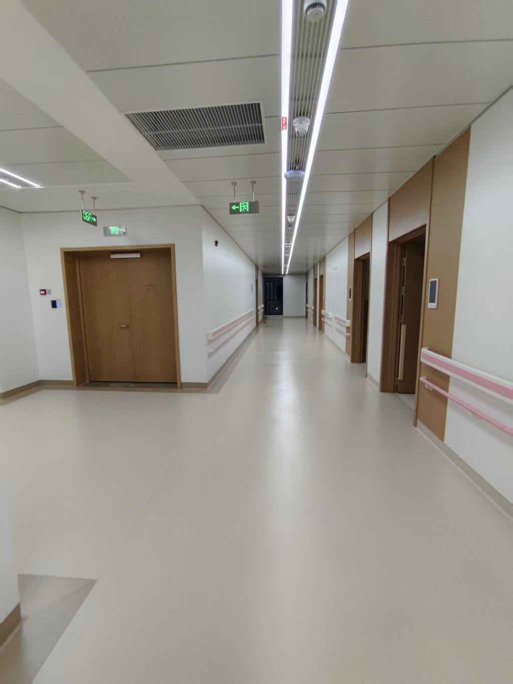 ××市第二人民医院PVC塑胶地面清洗打蜡服务案例